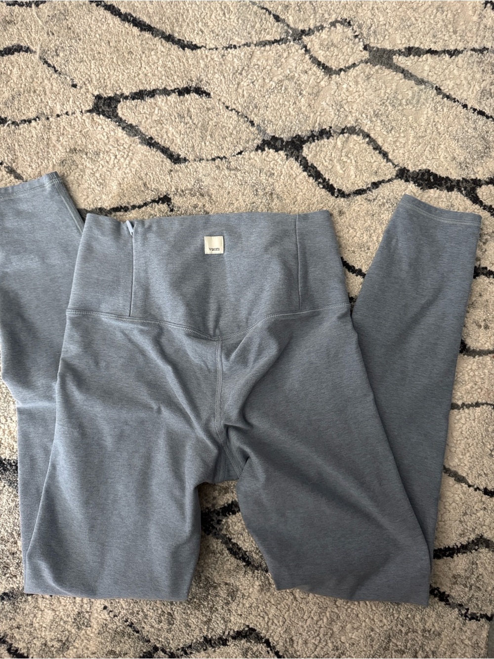 Vuori High-Rise Leggings in Heathered Gray